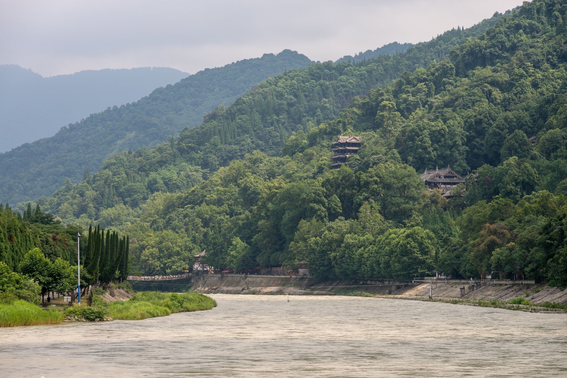 Natural beauty and historical significance of Dujiangyan in Sichuan